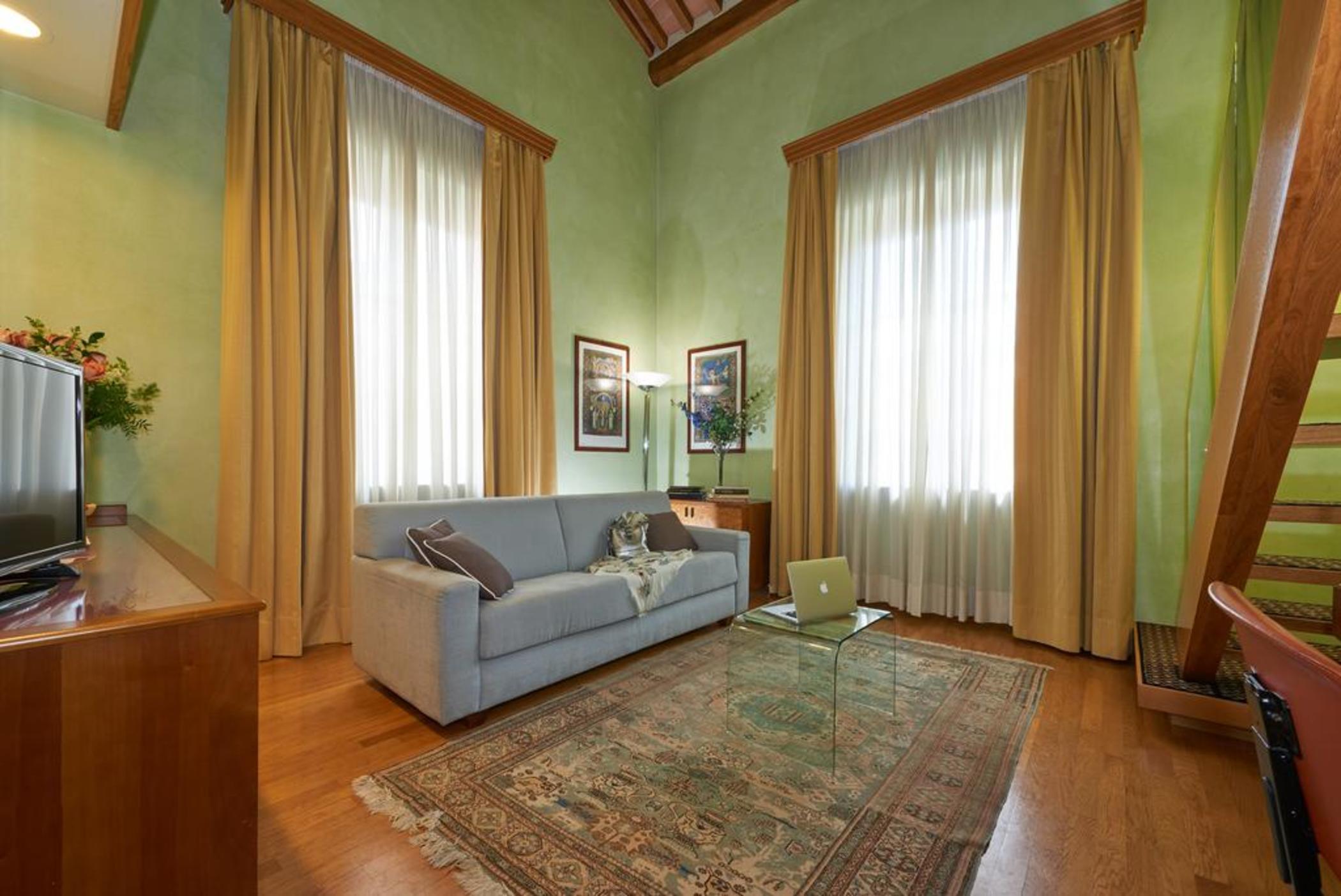 Ilaria 4*